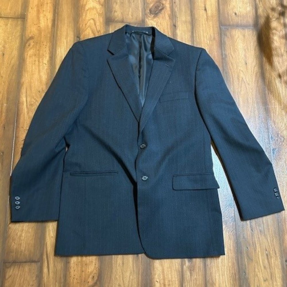 Charcoal/black suit - size 42L, great condition *SOLD*